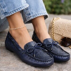 b.o.c. Womens Dark Navy Blue Moccasin Style Flats-Size 10 Embossed Faux Leather